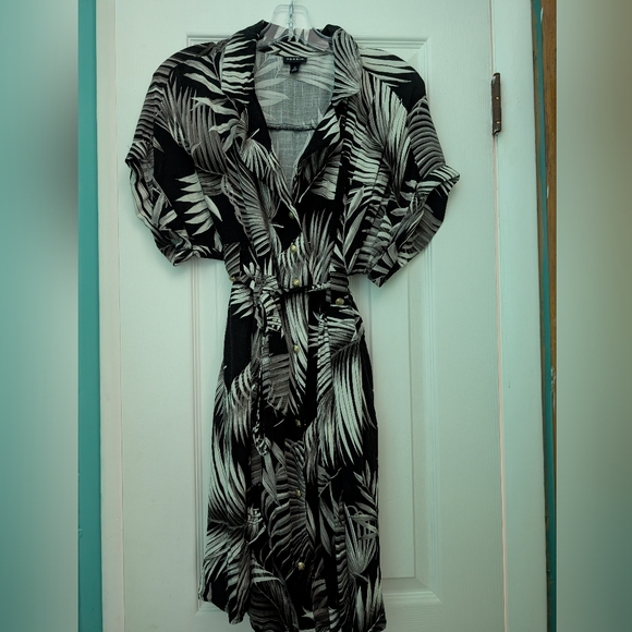 TORRID BUTTON FRONT COLLARED DRESS SIZE 0 - Picture 1 of 4